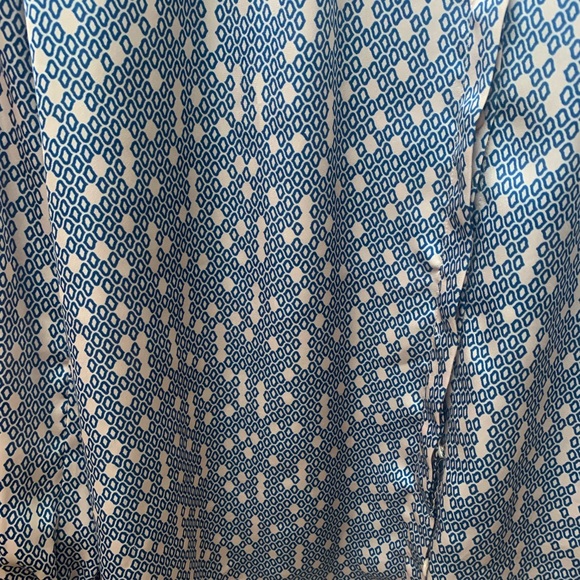 Equipment Blue and White Patterned Casual Shirt all silk - Picture 7 of 10